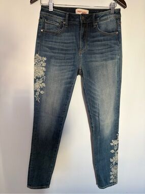 Driftwood Jackie skinny jeans with white floral embroidery - W 27 L28
